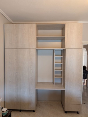 Bedroom Closet like new 220x260cm with removable middle column option