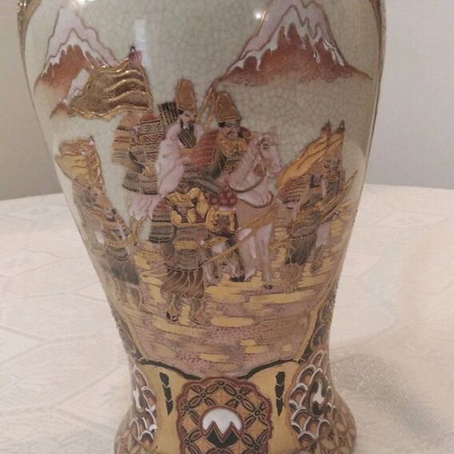 Large Satsuma vase like new with embossed hand-painted designs