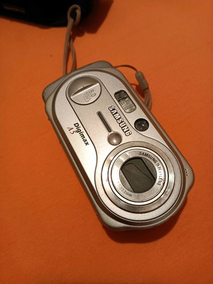 Samsung Digimax A5 digital camera used, non-working