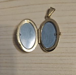 Gold pendant locked 14K like new