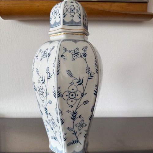 Porcelain vase like new