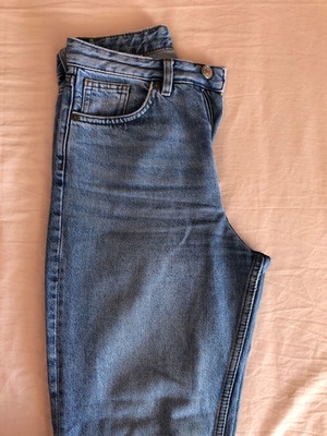 Τζιν παντελόνι Monki high waist μεταχειρισμένο, μπλε, μέγεθος XS