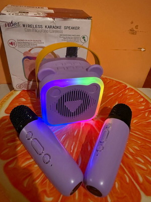Ασύρματο karaoke speaker set σαν καινούργιο με 2 μικρόφωνα και RGB φωτισμό
