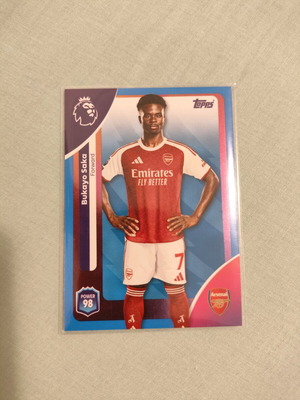 Bukayo Saka Blue Parallel Base Topps Premier League 2026 like new with sleeve