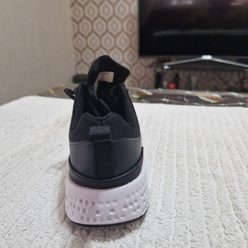 McKenzie Bevin 2.0 women's lightweight sneakers, black and white
