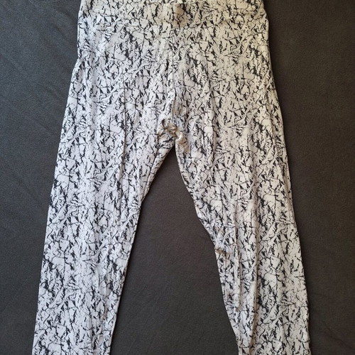 Esmara black and white cotton leggings with marble print like new size M