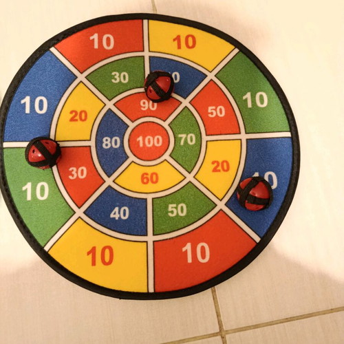 Children's game soft dartboard with three balls new