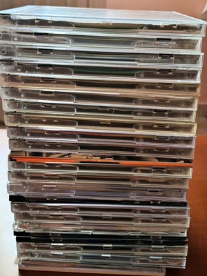 Large collection of Greek music CDs over 25 pieces, like new condition