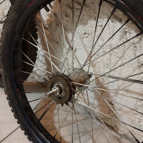 BMX bicycle wheels 20 inches like new, black with tubes and gear