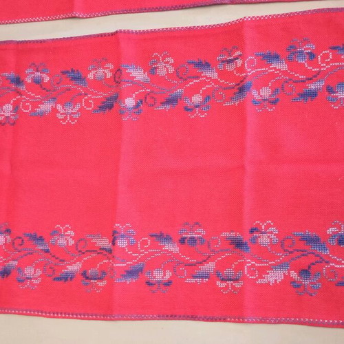 Table linens large and small with 2 napkins new