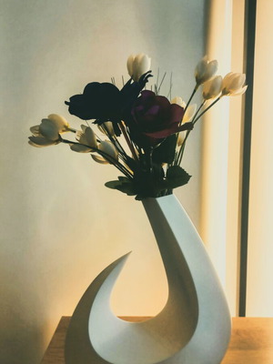 Luna Flame Sculpture decorative vase and flowerpot