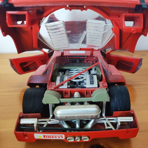 Burago Ferrari F40 1987 μινιατούρα αγωνιστικού αυτοκινήτου 1:18 κλίμακα