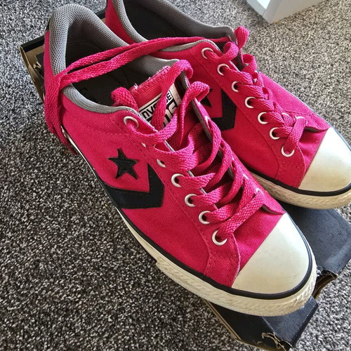 Converse sneakers size 37 like new, fuchsia with black