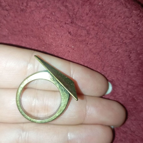 Ring used with unique design, white and gold colors