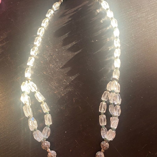 Necklace with white beads like new