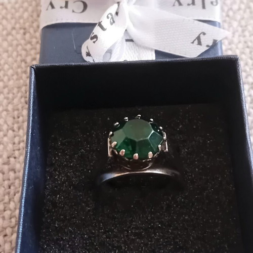 Vintage ring with large green stone adjustable size like new