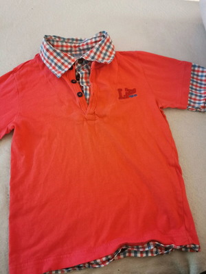 T-shirt with collar size 110 like new, coral color