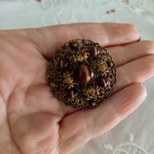 Vintage Baroque brooch used with brown stones and filigree detail