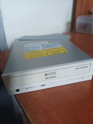 DVD/CD drive like new with bonus NERO suite CD
