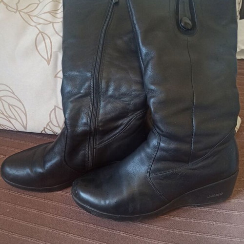 Women's winter boots used, natural leather and fur, size 38, black