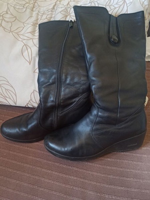 Women's winter boots used, natural leather and fur, size 38, black