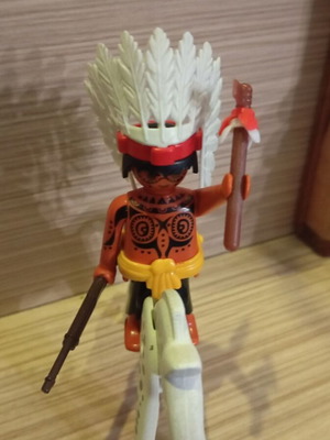 Playmobil индианец с кон като нов