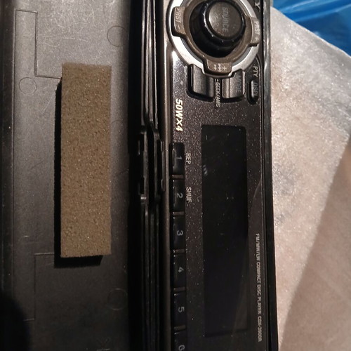 Sony CDX 3900R radio CD player used with detachable faceplate