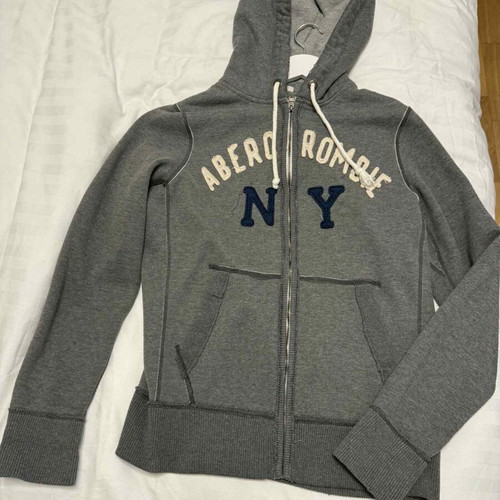 Abercrombie NY sweatshirt gray Medium like new