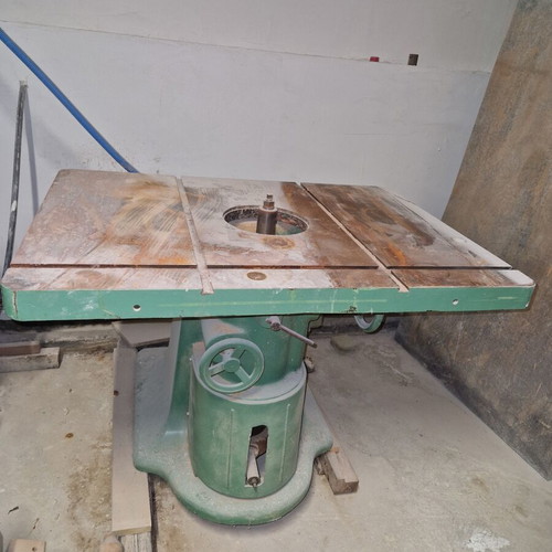 Sfoura used, multipurpose tool