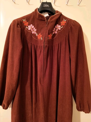 Outerwear dress robe new with handmade embroidery, size large