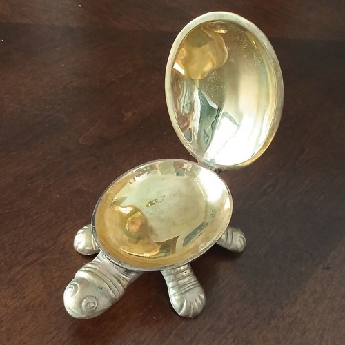 Bronze decorative set with embedded shells
