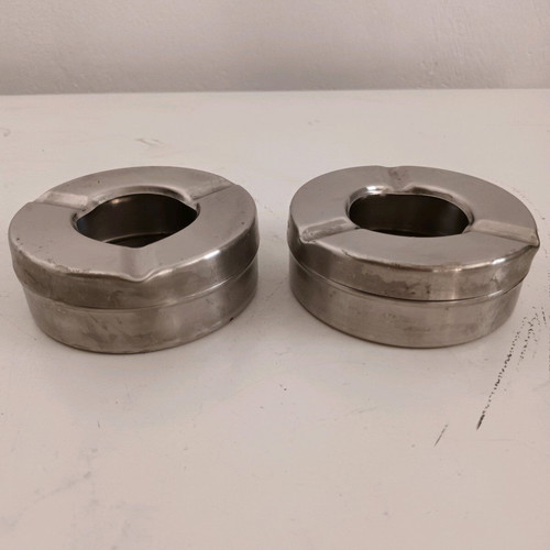 Round Windproof Ashtrays with Lid 95x35mm, like new, set of 2