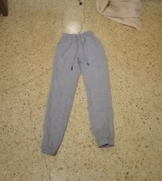 Καινούρια γκρι φόρμα