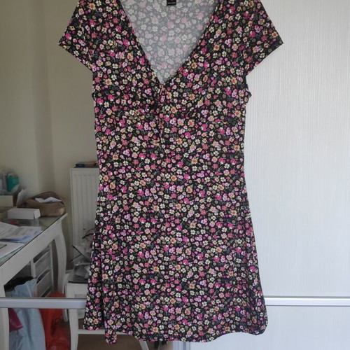 Floral pink summer dress size Small, new