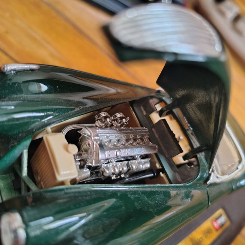 Jaguar XK120 Roadster 1948 die-cast model used, 1:24 scale