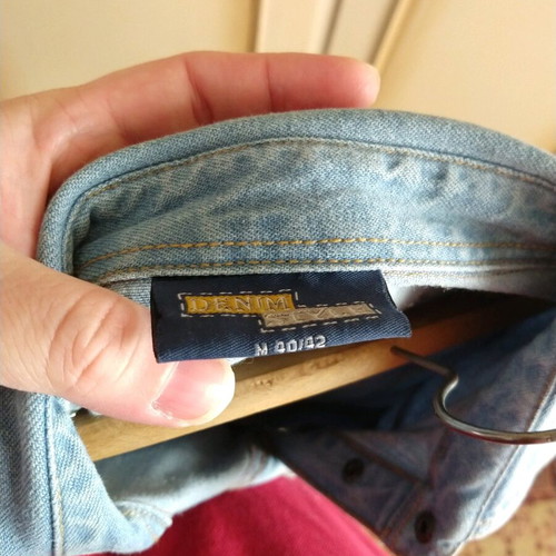 Τζιν πουκάμισο γυναικείο σαν καινούργιο, μέγεθος M-L με τρουακάρ μανίκι