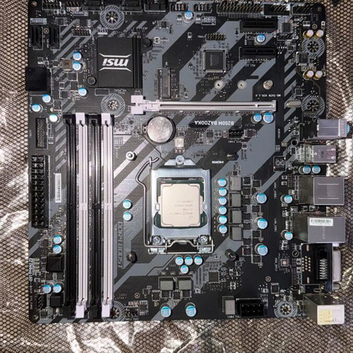 Intel Core i7-7700K processor, Gigabyte Radeon RX 480 4GB, Corsair Vengeance 2x4GB RAM, MSI B250M Bazooka motherboard, liquid cooler