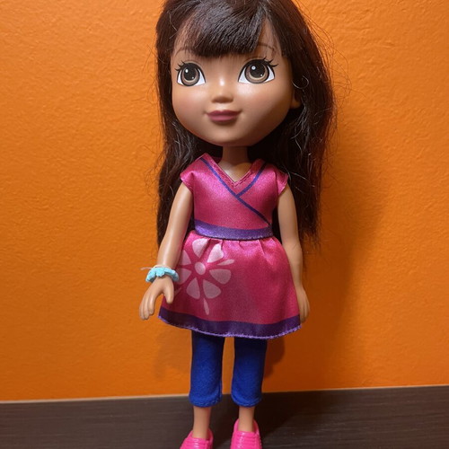Dora doll like new