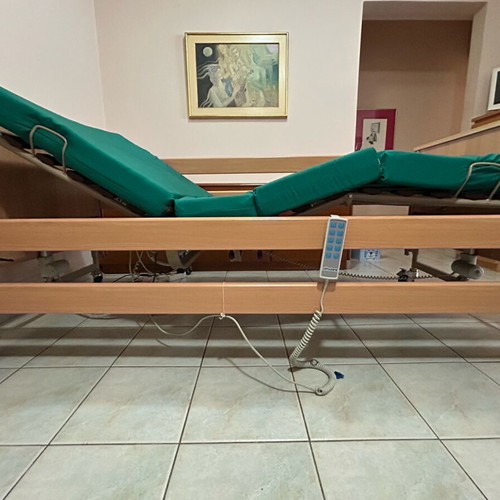 Orthopedic electric patient bed like new, Alfacare