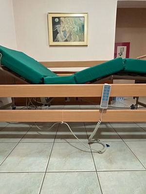 Orthopedic electric patient bed like new, Alfacare