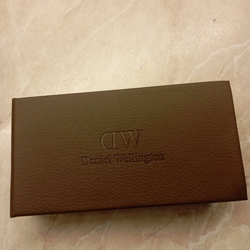 Daniel Wellington men's wristwatch new, brown