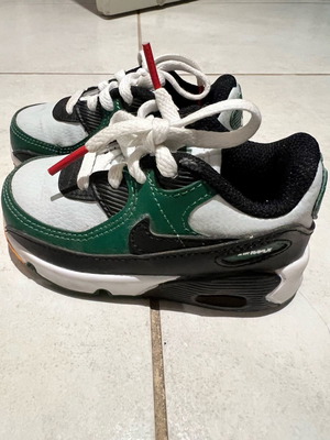 Nike kids athletic shoes used, size 22, green