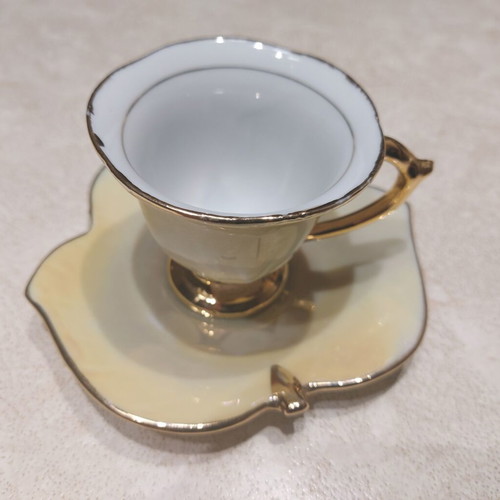 Demitasse porcelain cup and saucer set like new, 4 pieces