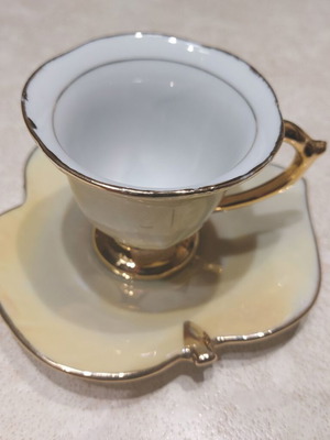 Demitasse porcelain cup and saucer set like new, 4 pieces