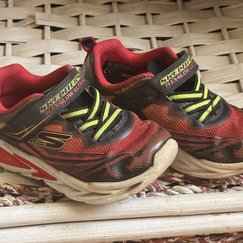 Skechers light-up sneakers size 25, multicolor