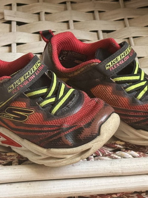 Skechers light-up sneakers size 25, multicolor