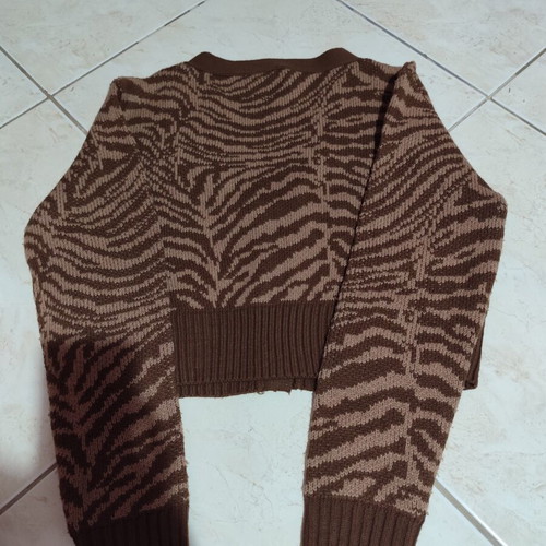 Short knitted cardigan size M like new