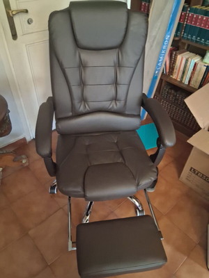 Προεδρική καρέκλα με υποπόδιο σαν καινούργια