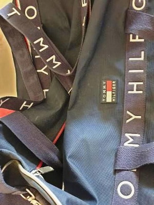 Αυθεντική τσάντα duffle γυμναστηρίου Tommy Hilfiger, colorblock