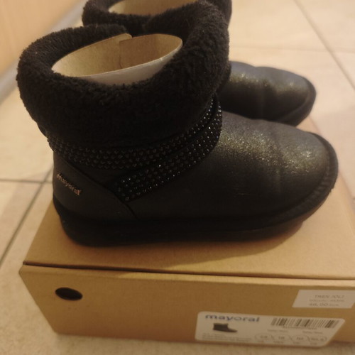 Mayoral girls' black boots size 28 like new with glitter and fur lining